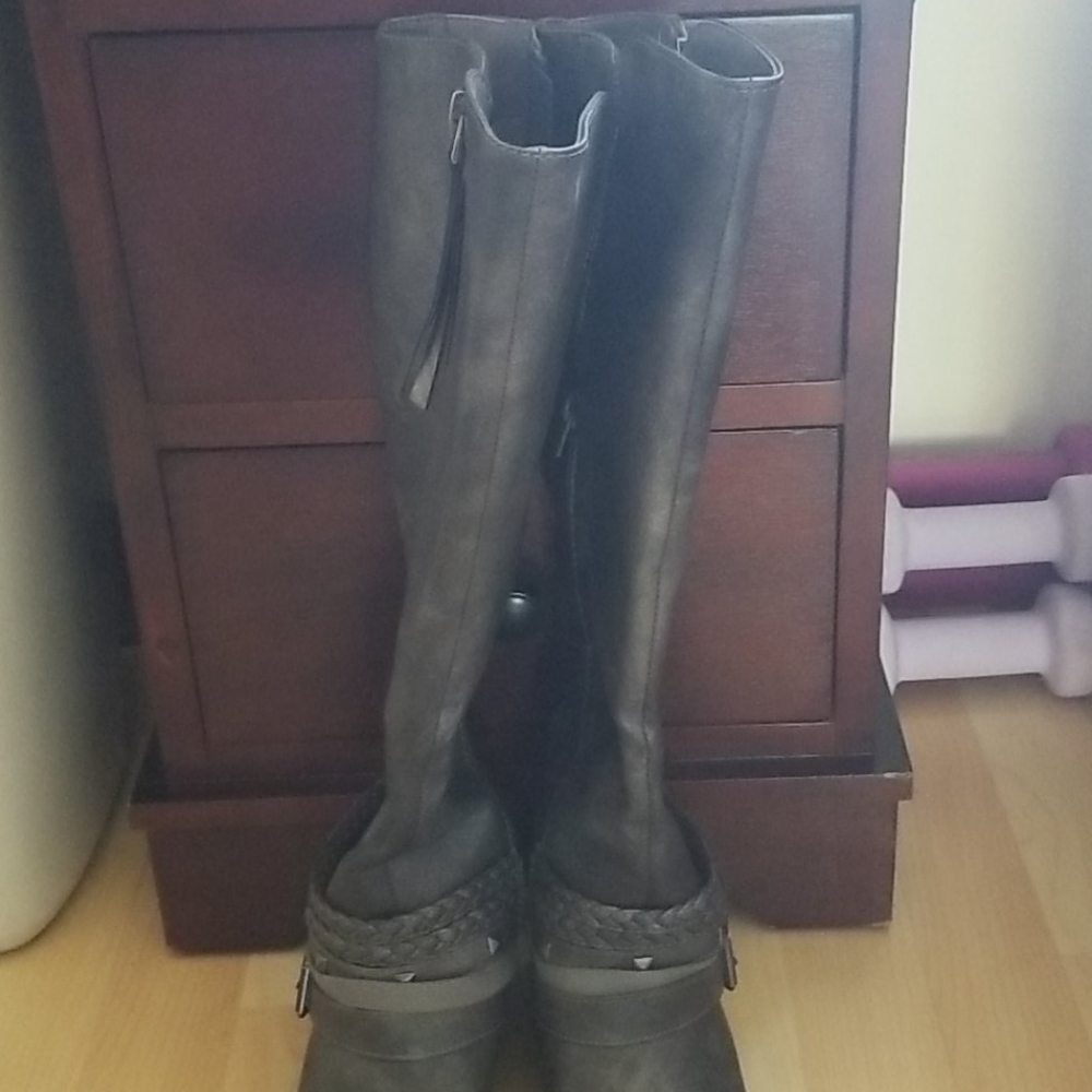Boots - Picture 2 of 3